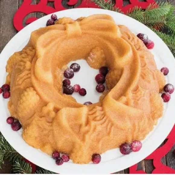 Nordic Ware holiday Wreath Bundt Cake Pan